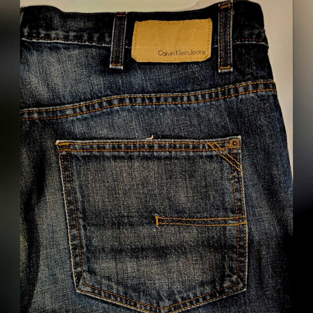 Calvin Klein (36Wx35L)Straight Leg Jeans, Men Blue Denim Pckts, High-rise, ZipUp - Picture 8 of 13